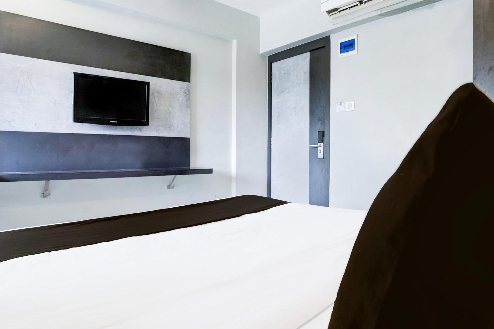 Super Townhouse Oak Vashi Hotel Turambhe Kültér fotó