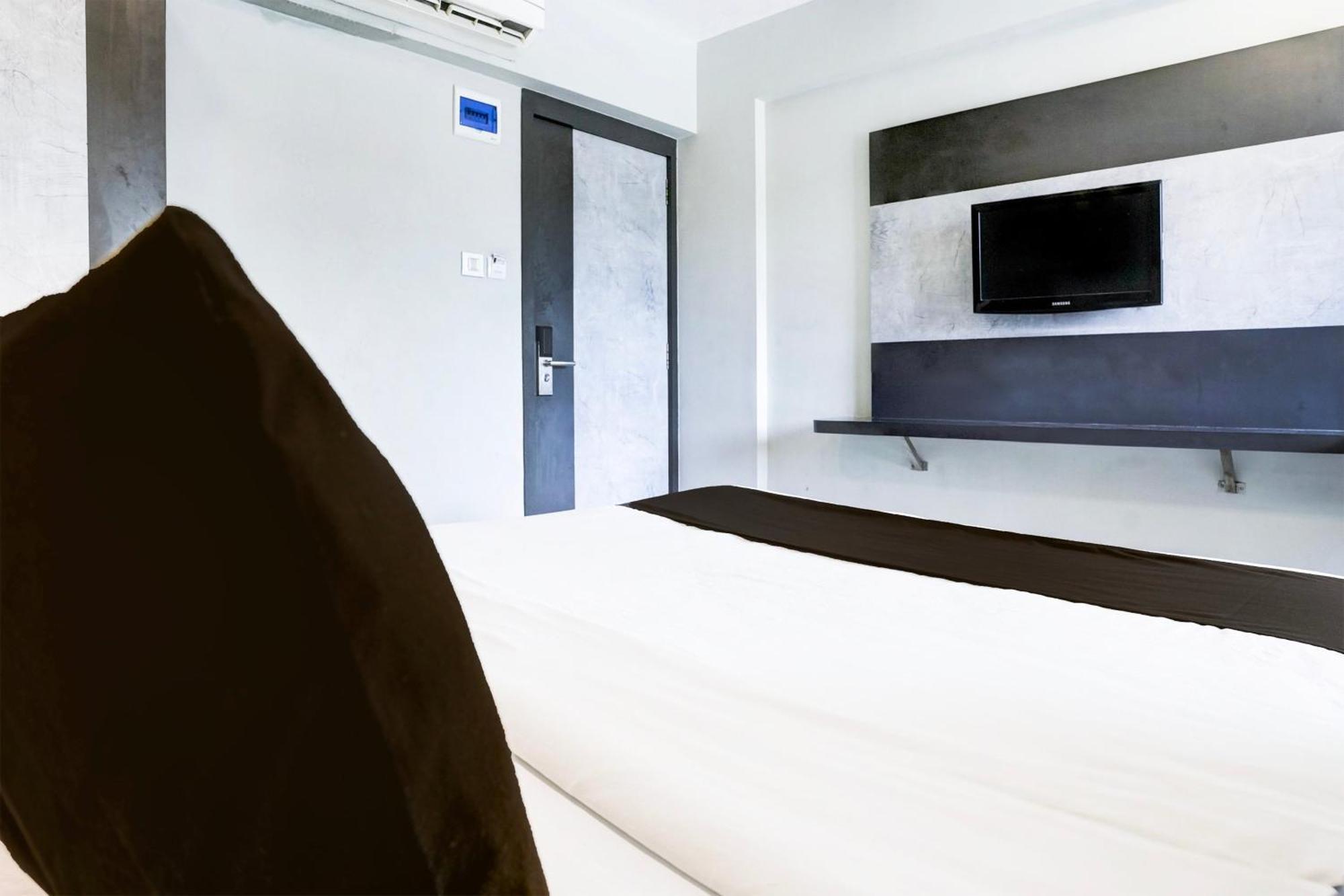 Super Townhouse Oak Vashi Hotel Turambhe Kültér fotó