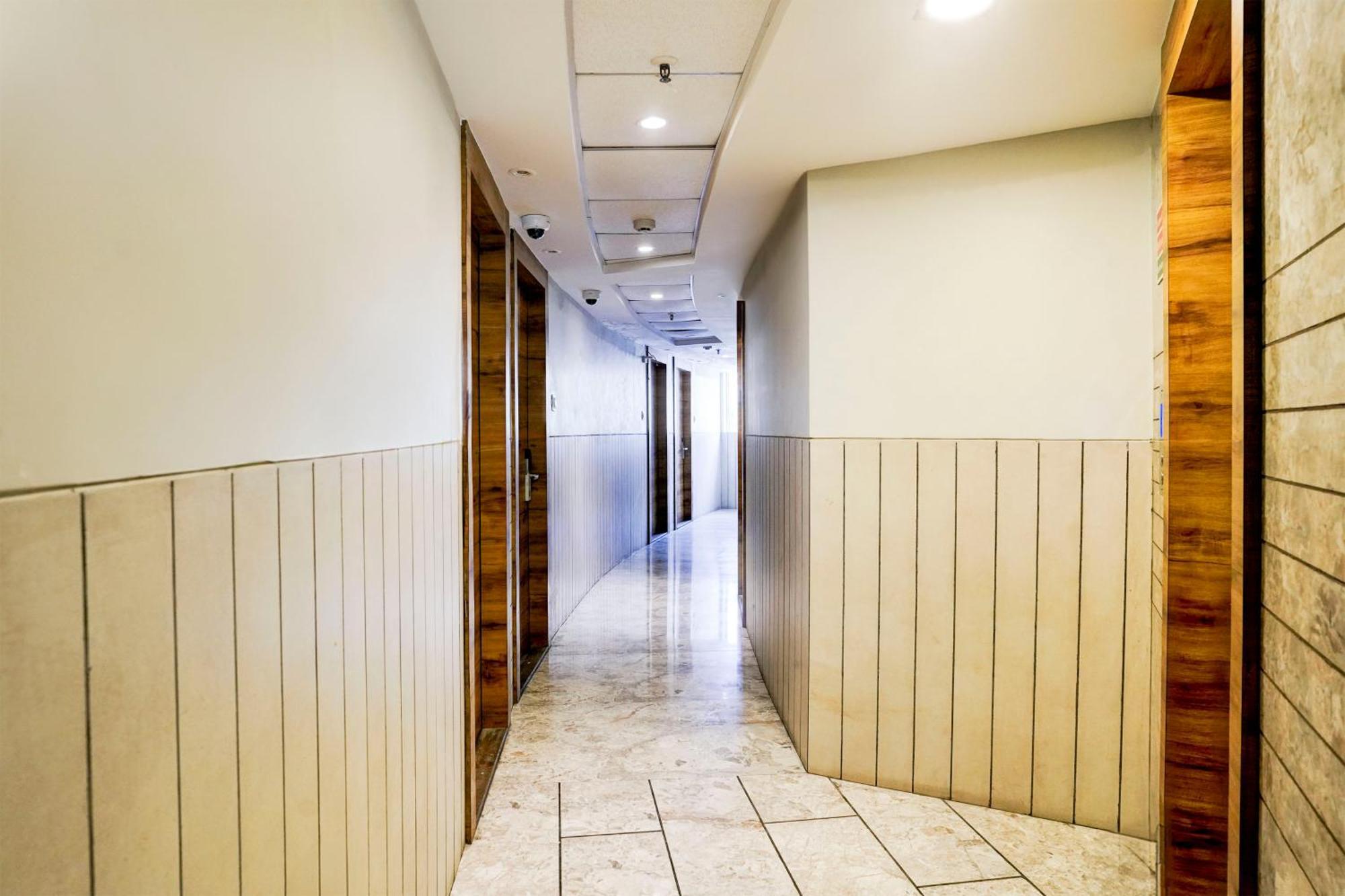 Super Townhouse Oak Vashi Hotel Turambhe Kültér fotó
