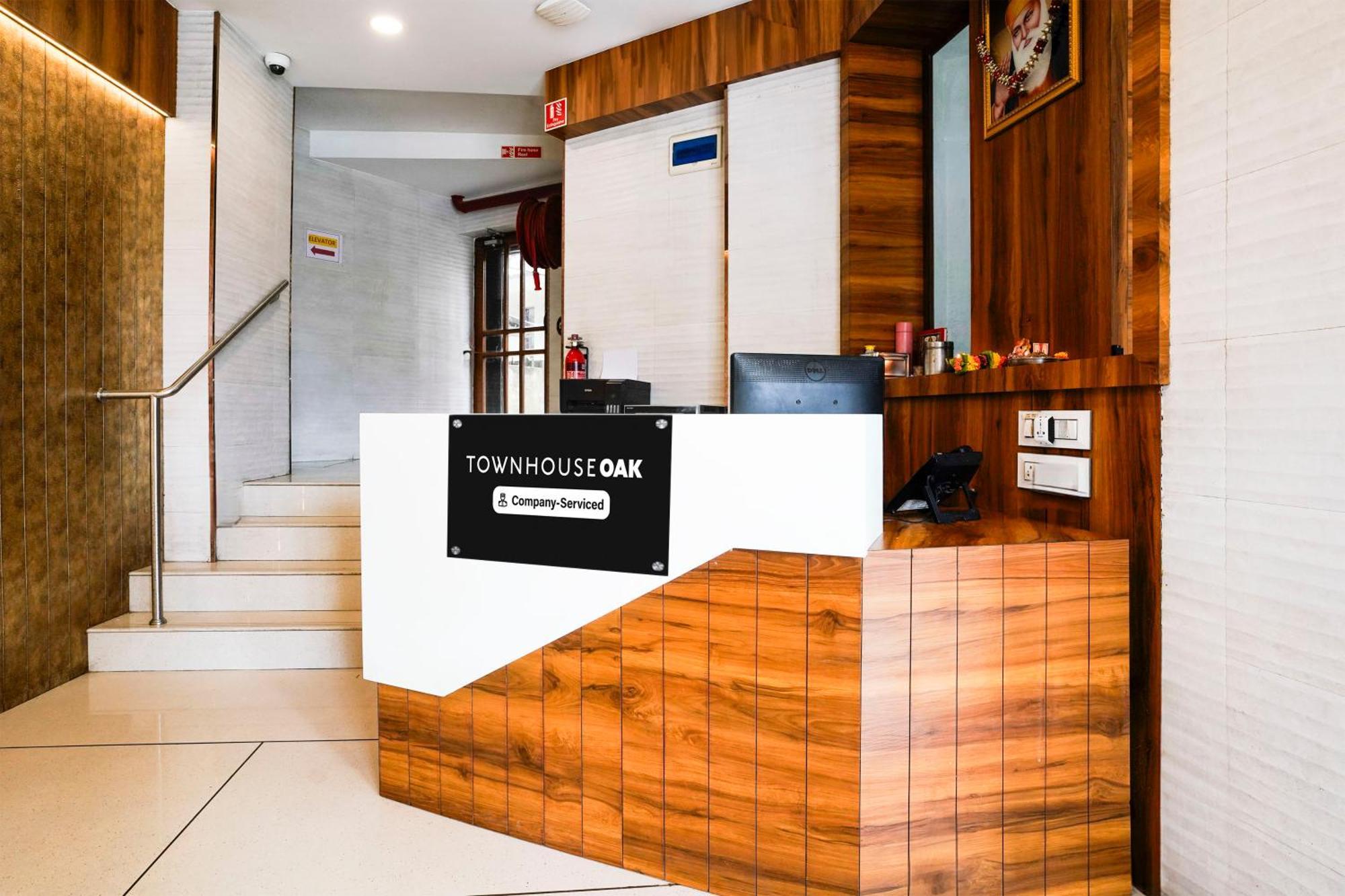 Super Townhouse Oak Vashi Hotel Turambhe Kültér fotó