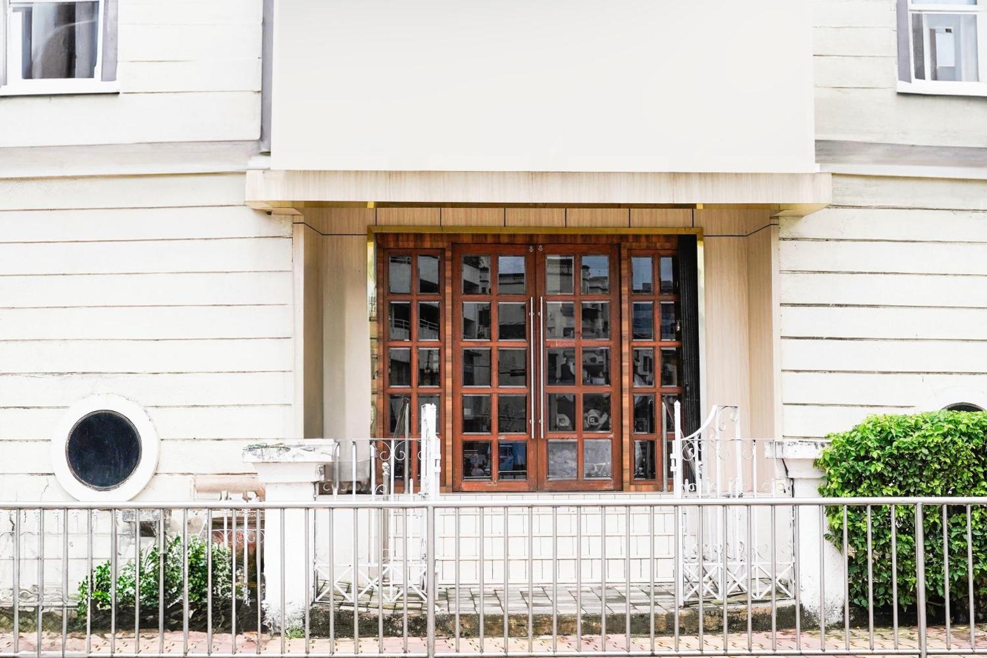 Super Townhouse Oak Vashi Hotel Turambhe Kültér fotó