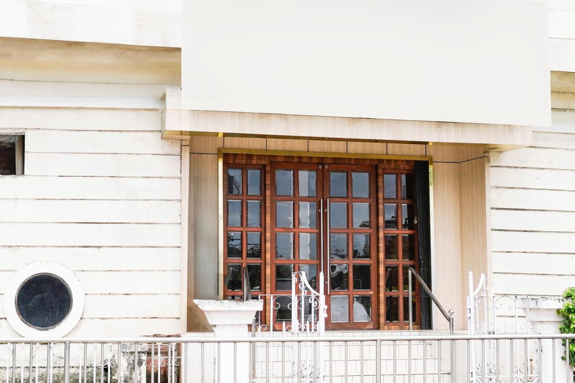 Super Townhouse Oak Vashi Hotel Turambhe Kültér fotó