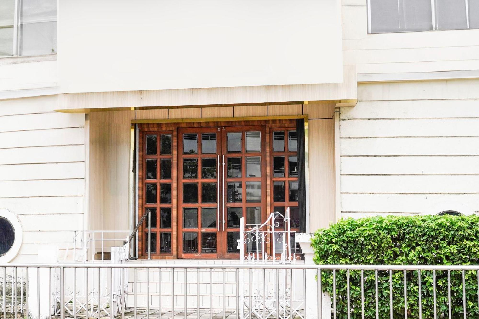 Super Townhouse Oak Vashi Hotel Turambhe Kültér fotó